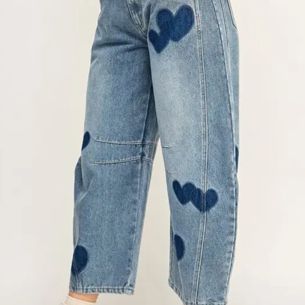 NWT Easel Brand Barrel Jeans with Heart Stamps